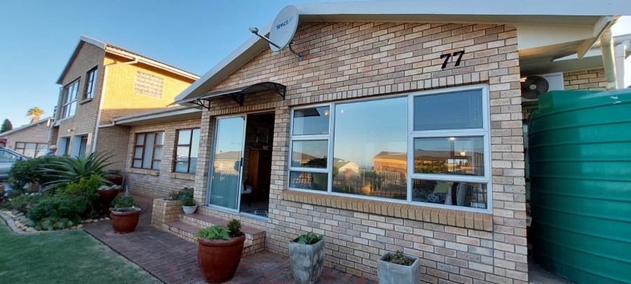 5 Bedroom Property for Sale in Wavecrest Eastern Cape